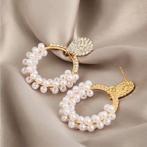 Pearl Hoops ✨NWT✨